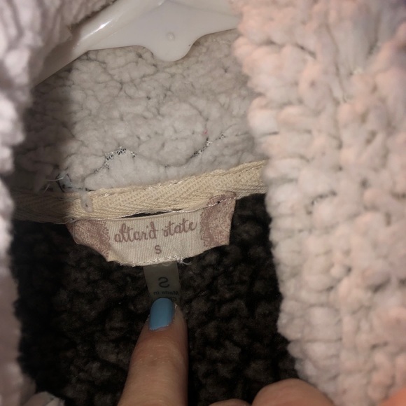 Women’s Sherpa Jacket - Picture 2 of 2